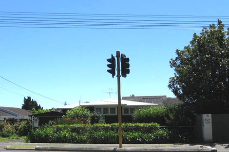 Photo of property in 71 Shakespeare Road, Milford, Auckland, 0620