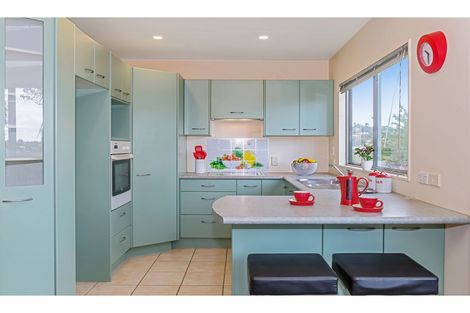 Photo of property in 2/115 Arran Road, Browns Bay, Auckland, 0630