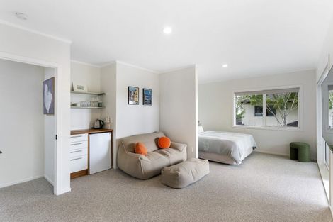 Photo of property in 2/37 Woodlands Crescent, Browns Bay, Auckland, 0630