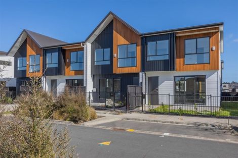 Photo of property in 25 Kumerahou Street, Kumeu, 0810