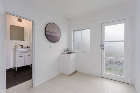 Photo of property in 1/15 Zion Road, Birkenhead, Auckland, 0626