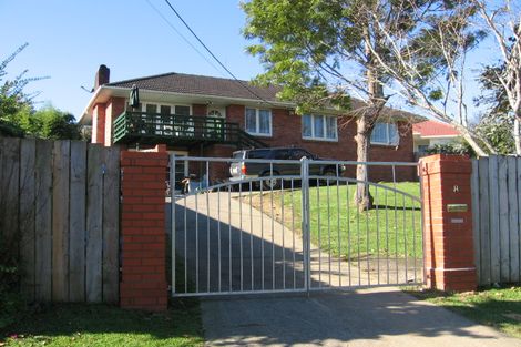 Photo of property in 8 Castaing Crescent, Te Atatu South, Auckland, 0610