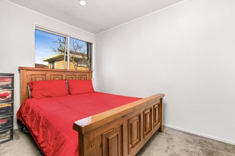 Photo of property in 2/17 Etherton Drive, Weymouth, Auckland, 2103