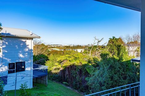 Photo of property in 5 Braebank Lane, Te Atatu South, Auckland, 0610