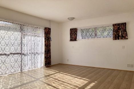 Photo of property in 30 Vintage Drive, Henderson, Auckland, 0612