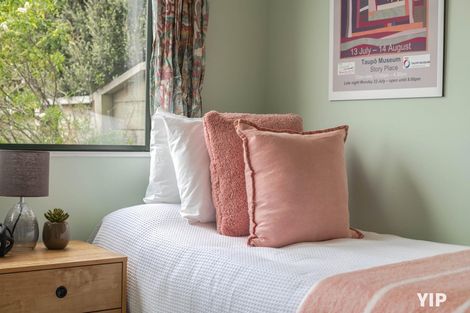 Photo of property in 4 Meadowcroft Grove, Johnsonville, Wellington, 6037