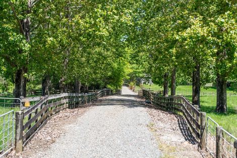 Photo of property in 103 Awa Road, Kumeu, 0891