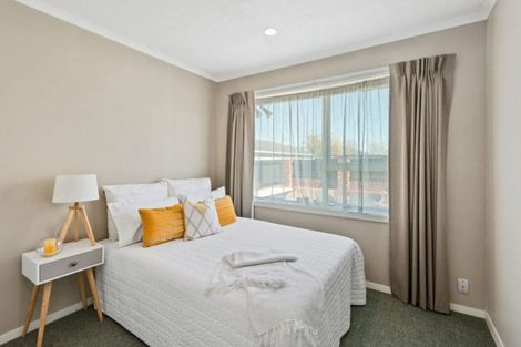 Photo of property in 8 Clipper Place, Redwood, Christchurch, 8051