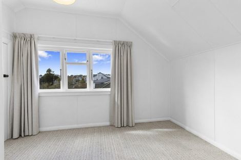Photo of property in 33 Firth Terrace, Karori, Wellington, 6012