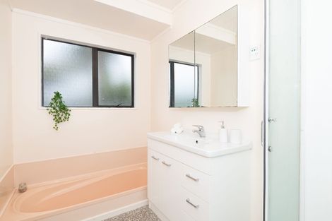 Photo of property in 6 Maracas Crescent, Grenada Village, Wellington, 6037