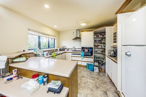 Photo of property in 28 Ronald Macken Place, Windsor Park, Auckland, 0632