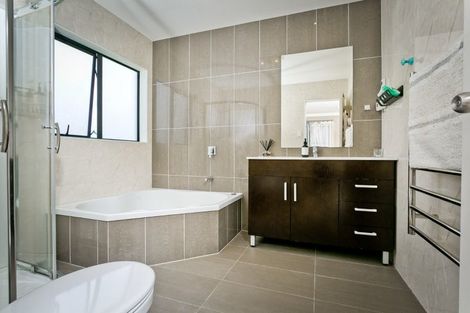 Photo of property in 62 Laurel Oak Drive, Schnapper Rock, Auckland, 0632