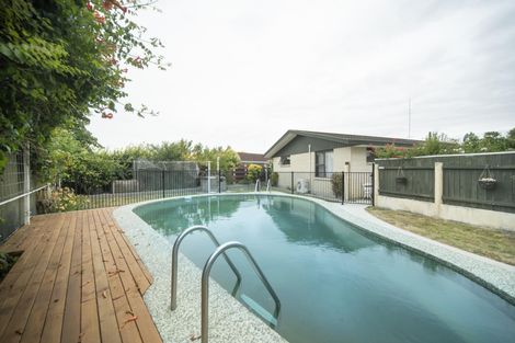 Photo of property in 18 Cecil Place, Cloverlea, Palmerston North, 4412