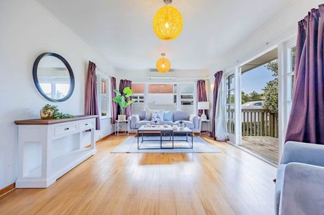 Photo of property in 12 Barker Rise, Northcross, Auckland, 0632