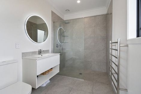 Photo of property in 18 Atlantic Drive, Fitzherbert, Palmerston North, 4410