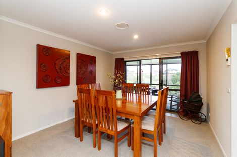 Photo of property in 33 Silkwood Place, Fitzherbert, Palmerston North, 4410