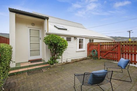 Photo of property in 14 Oxford Street, Tawa, Wellington, 5028
