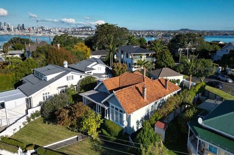 Photo of property in 58 Hinemoa Street, Birkenhead, Auckland, 0626