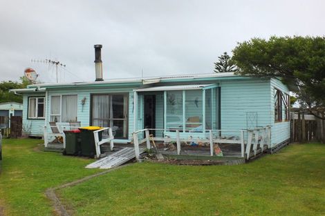 Photo of property in 28 Roore Street, Foxton Beach, Foxton, 4815