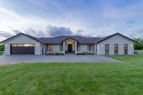 Photo of property in 6 Eagle Place, Martinborough, 5711