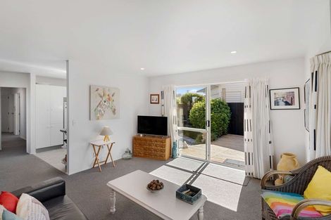 Photo of property in 2/49 Sawyers Arms Road, Northcote, Christchurch, 8052