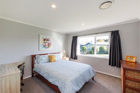 Photo of property in 21 Loveston Lane, Kelvin Grove, Palmerston North, 4470