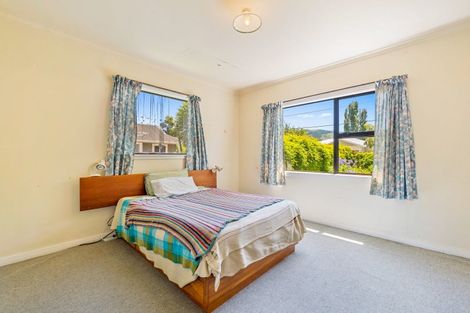 Photo of property in 15 Heretaunga Square, Silverstream, Upper Hutt, 5019