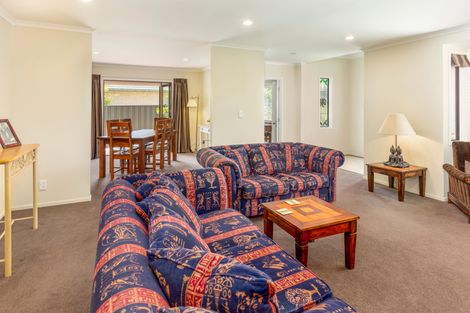 Photo of property in 5 Gulliver Place, Conifer Grove, Takanini, 2112