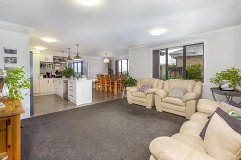 Photo of property in 24 Tokerau Crescent, Pukekohe, 2120