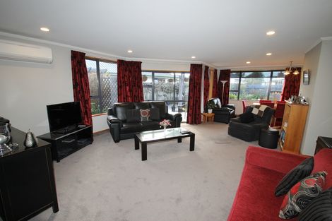 Photo of property in 15 Silverstream Drive, Mosgiel, 9024