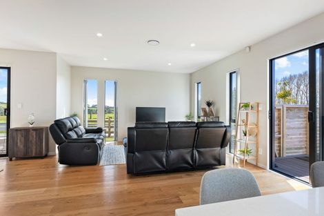 Photo of property in 1 Kentucky Blue Road, Karaka, 2580