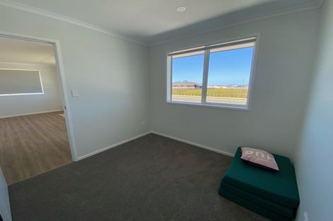 Photo of property in 28 Te Piriti Road, One Tree Point, 0118