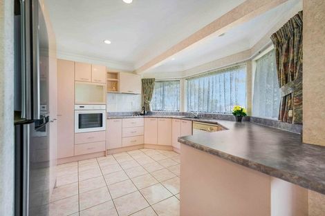 Photo of property in 2 Oakwood Place, Pukekohe, 2120