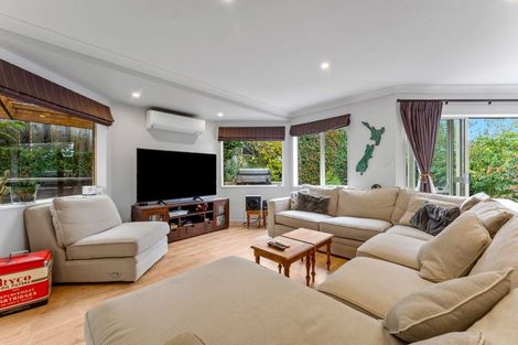 Photo of property in 12 Stonedge Lane, Rosedale, Auckland, 0632
