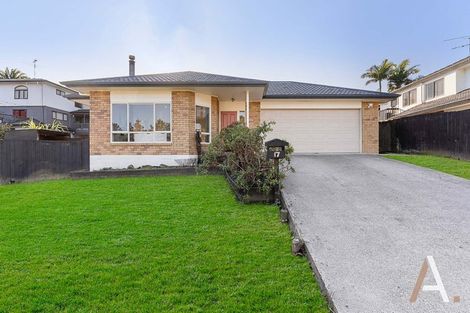 Photo of property in 17 De Havilland Drive, Goodwood Heights, Auckland, 2105