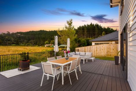 Photo of property in 8 Te Roera Place, Riverhead, 0820