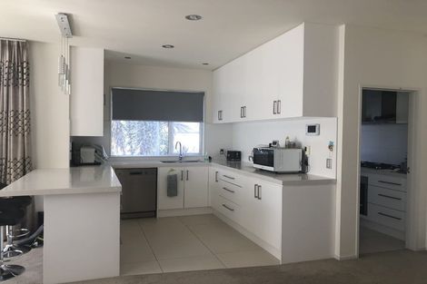 Photo of property in 16 Loughros Place, Pinehill, Auckland, 0632