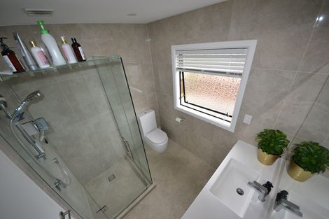 Photo of property in 2/42 Aberdeen Road, Campbells Bay, Auckland, 0620