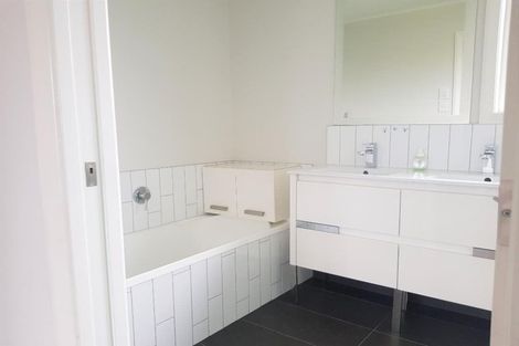 Photo of property in 2 Marie Crescent, Te Atatu South, Auckland, 0610