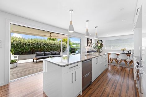 Photo of property in 15a Alberta Street, Point Chevalier, Auckland, 1022