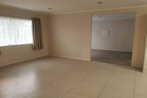 Photo of property in 14 Cairngorm Place, Highland Park, Auckland, 2010