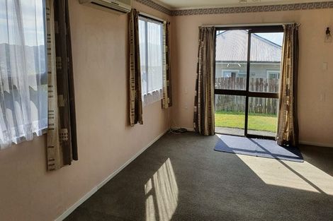 Photo of property in 20 Rice Crescent, Newlands, Wellington, 6037
