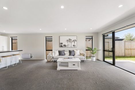 Photo of property in 22 Tiria Drive, Papamoa Beach, Papamoa, 3118