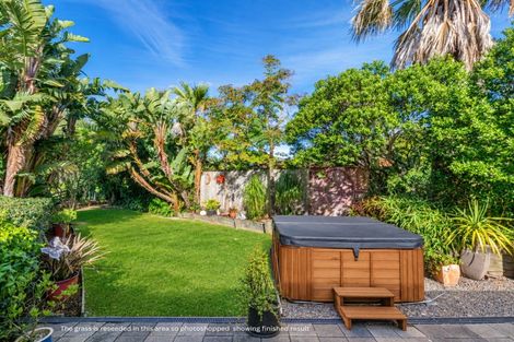 Photo of property in 1/4 Roberts Road, Matakatia, Whangaparaoa, 0930