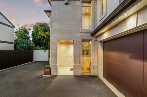 Photo of property in 101 Aikmans Road, Merivale, Christchurch, 8014