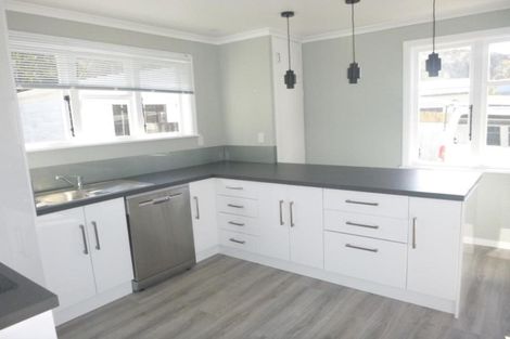 Photo of property in 121 Wellington Road, Wainuiomata, Lower Hutt, 5014