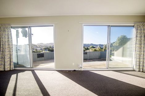 Photo of property in 5 Peach Tree Grove, Maungaraki, Lower Hutt, 5010