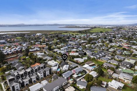 Photo of property in 61a Graham Avenue, Te Atatu Peninsula, Auckland, 0610