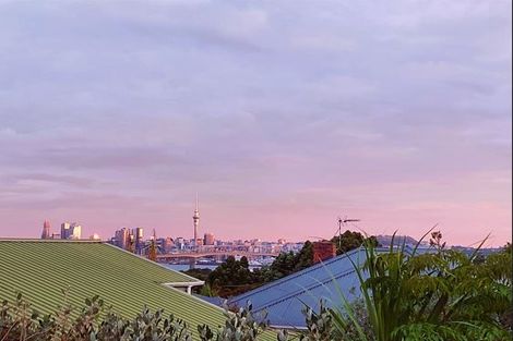 Photo of property in 4/162 Onewa Road, Northcote, Auckland, 0627