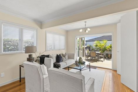 Photo of property in 1/19 Stanley Avenue, Milford, Auckland, 0620